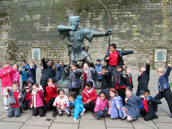 Памятник Робин Гуду в Ноттингемском замке