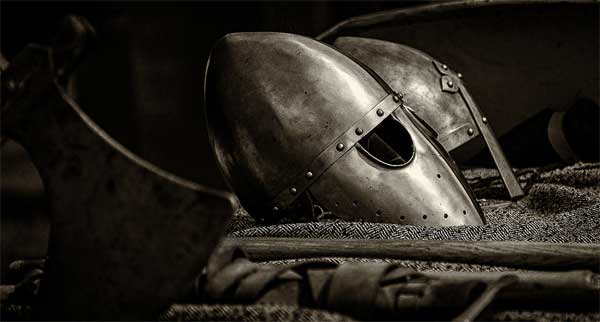 шлемы рыцарей-крестоносцев