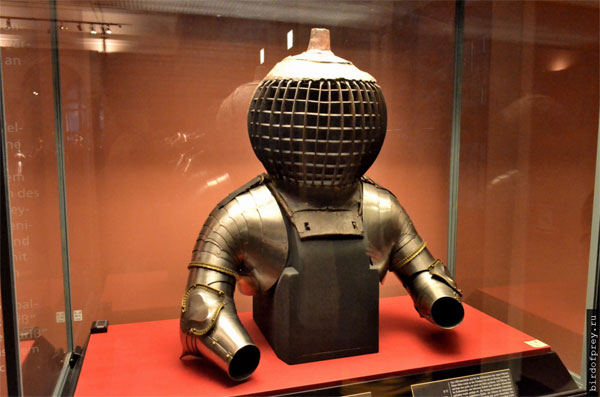 оружие рыцарей кольбен повлияло на форму шлема