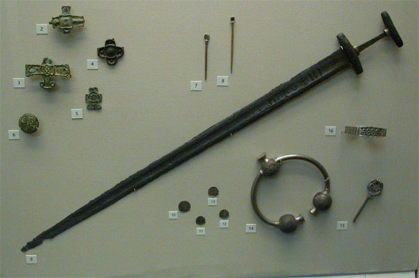 Экспозиция Британского музея, где выставлен меч из Лимерика (Ирландия)