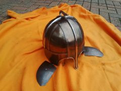 Железный шлем с вепрем из Нортгемптоншира
