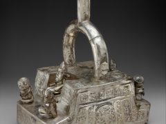 Артефакт месяца: скульптурный серебряный сосуд культуры Чиму (Перу)