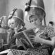 Модельные прически, стрижка и бритье: Главархив рассказал, как работали парикмахерские в 1950 году